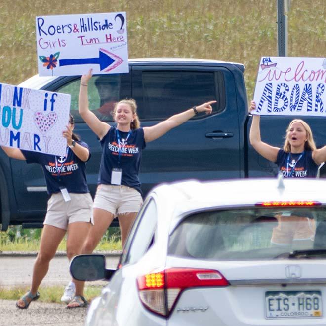 Students welcoming families to move-in