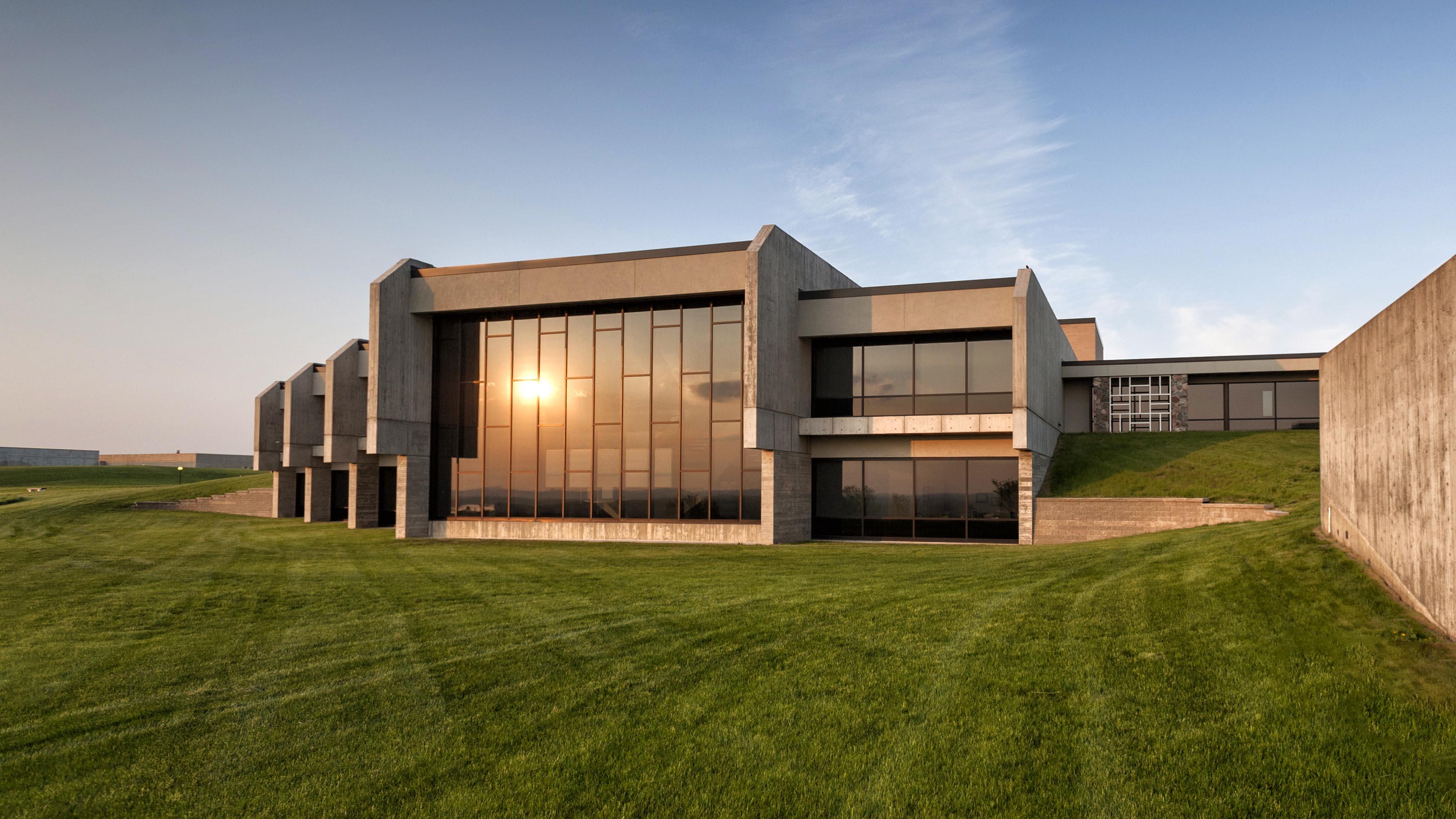 Exterior view of the Gary Tharaldson School of Business on the University of Mary campus.