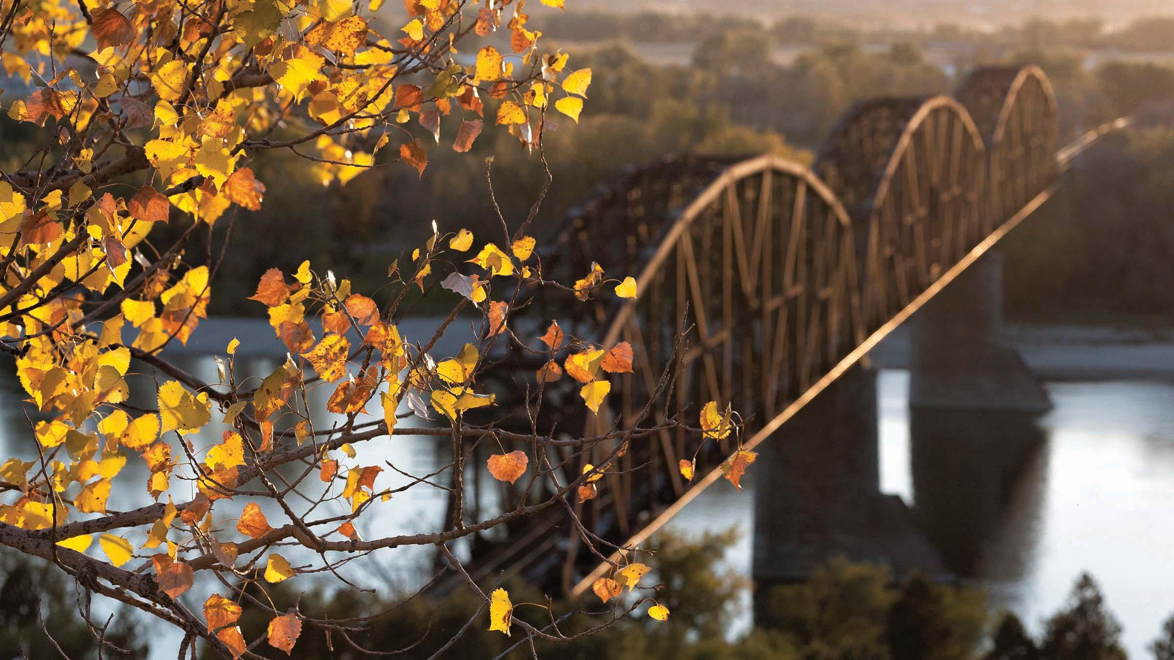 View of the railroad bridge over the Missouri River