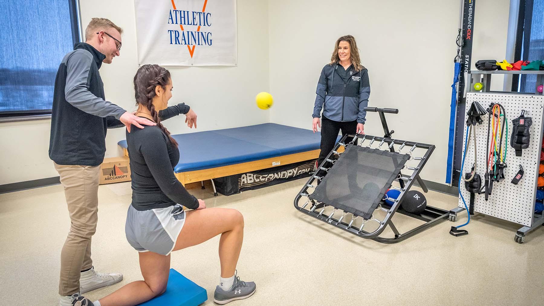 Patient working with Athletic trainers 